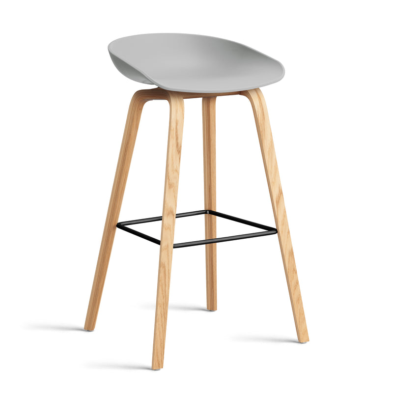 HAY - About A Stool AAS 32 | H 75 cm / concrete grey 2.0 / Eiche lackiert / Stahl schwarz