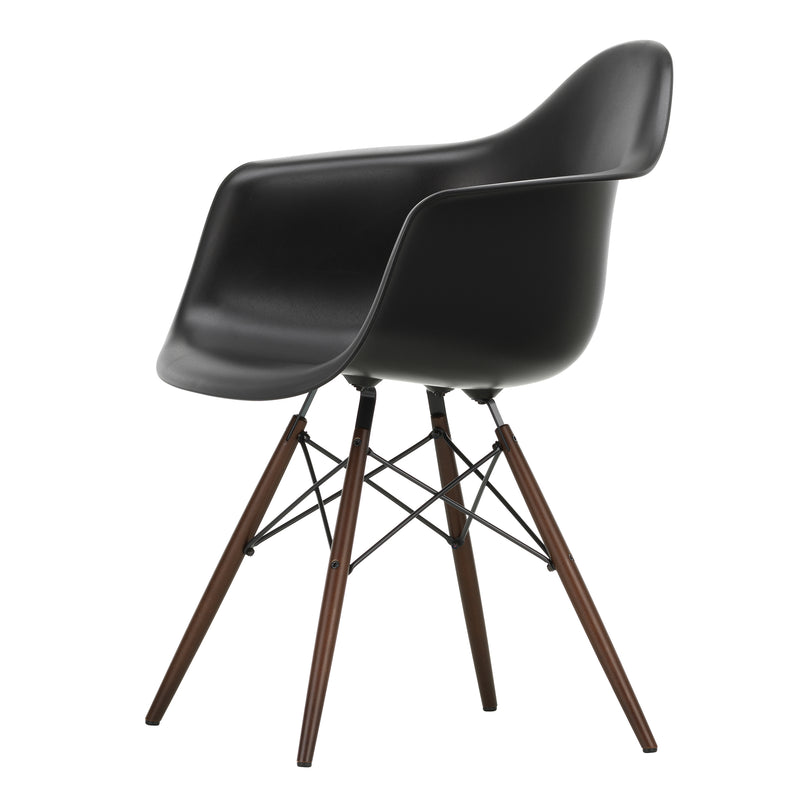 Vitra - Eames Plastic Armchair DAW RE | tiefschwarz RE / Ahorn dunkel