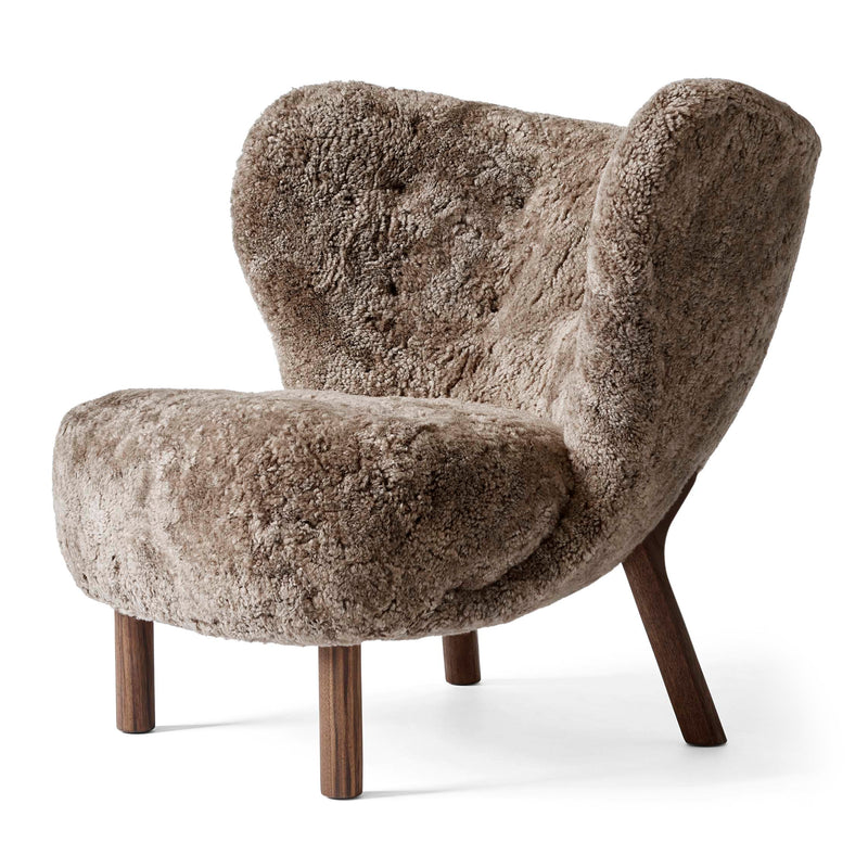 &Tradition - Little Petra Lounge Chair | Schaffell Sahara / ohne Pouf / Walnuss