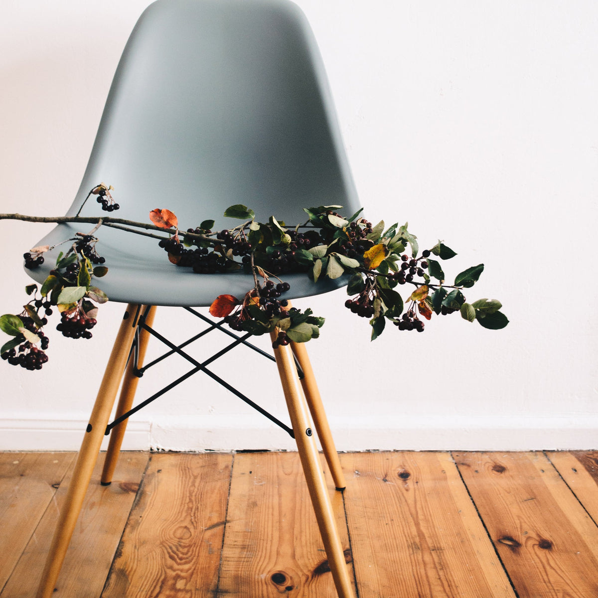 Der Eames Plastic Side Chair DSW - Original vs. Fälschung