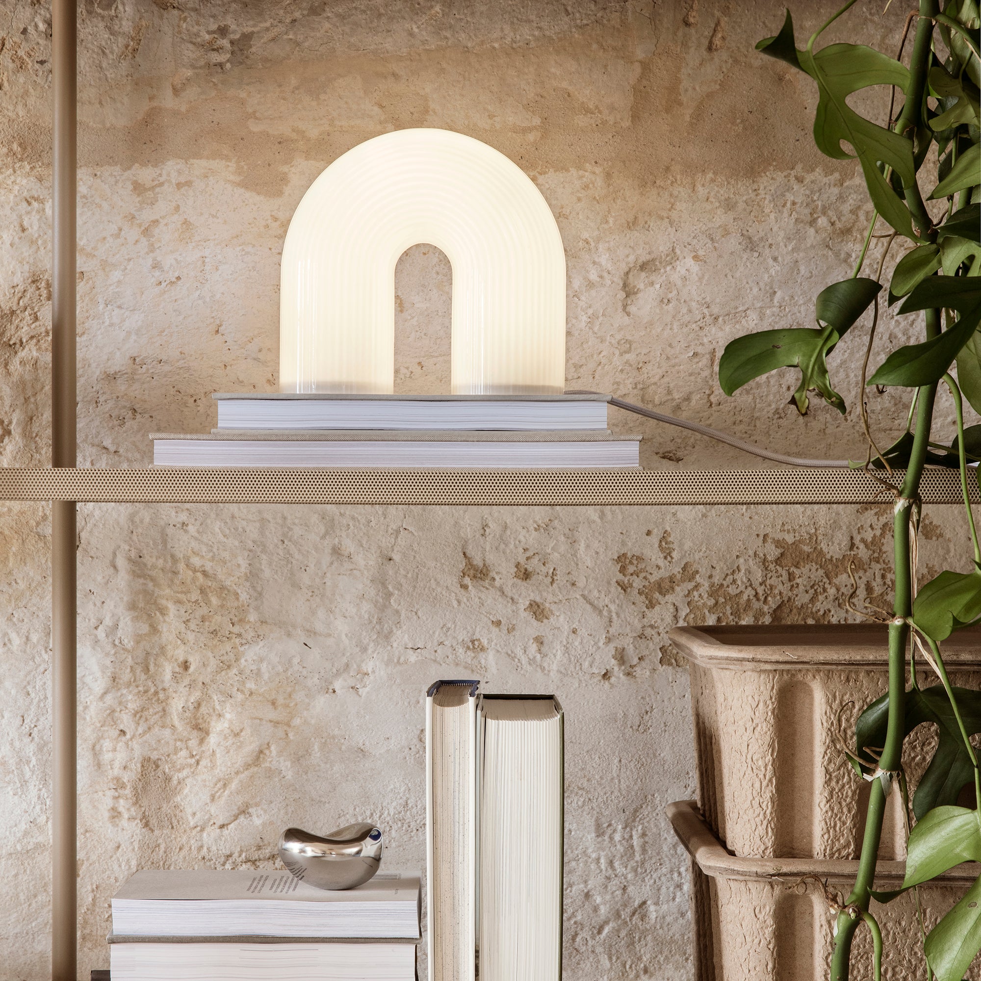 Ferm Living - Vuelta LED Tischleuchte | 