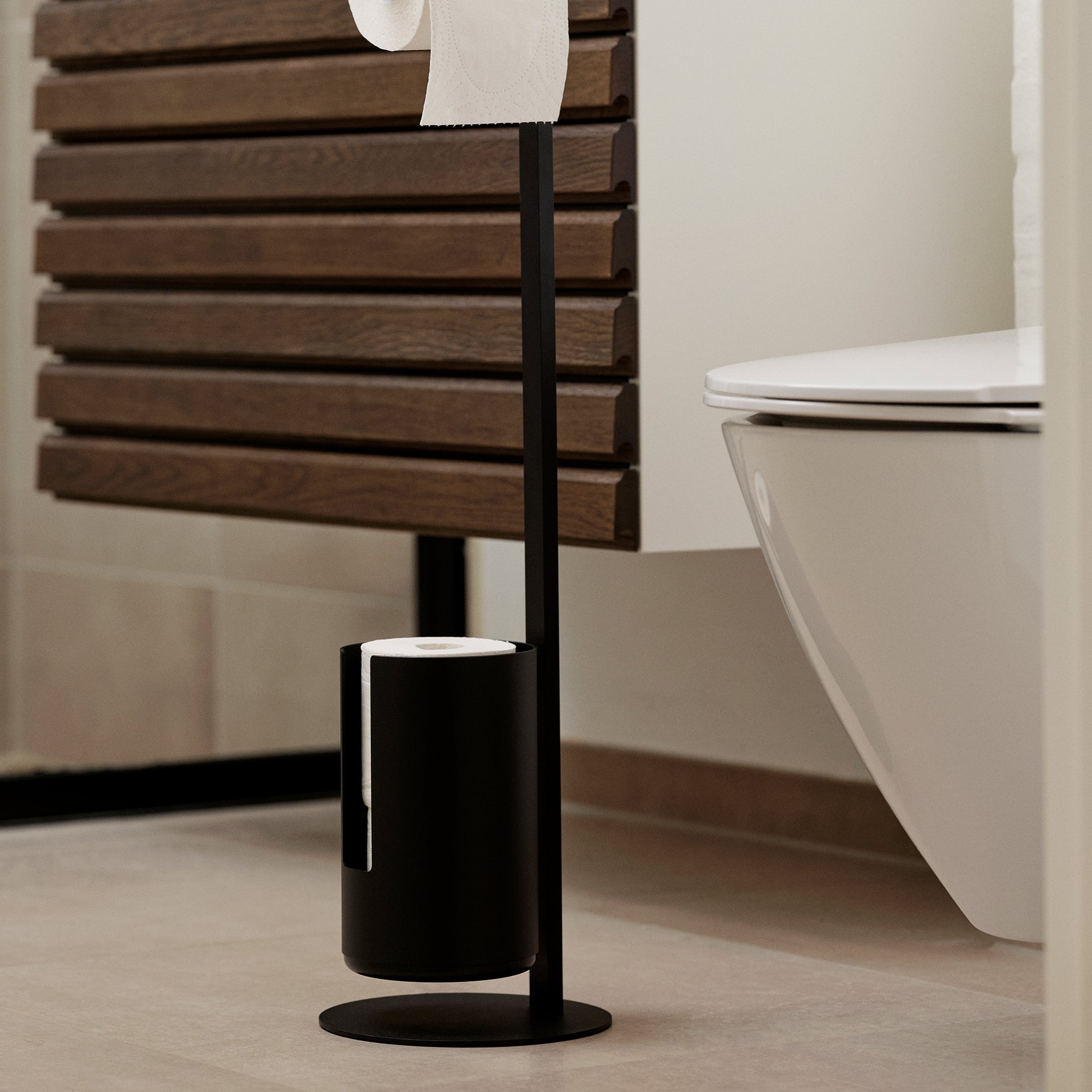 Zone Denmark - Freisteh Rim Toilettenpapierhalter | schwarz