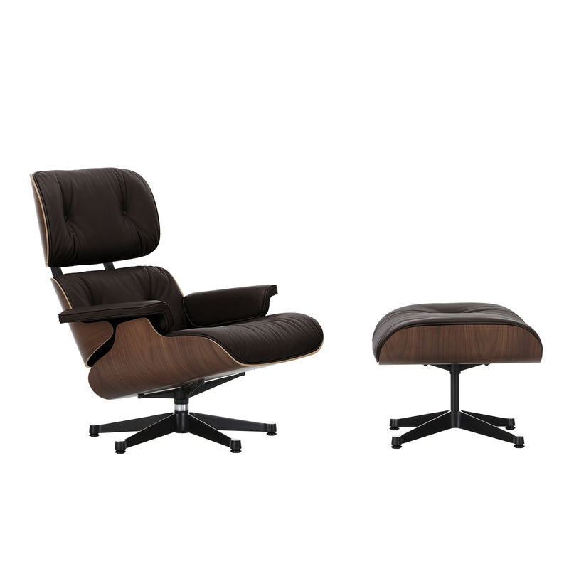 Vitra - Lounge Chair &amp; Ottoman | Leder Natural F 68 chocolate / Nussbaum dunkel / poliert / Seiten schwarz