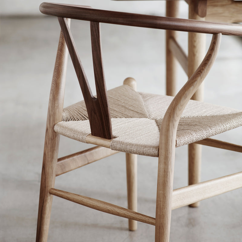 Carl Hansen - CH24 Wishbone Chair, schwarzes Geflecht