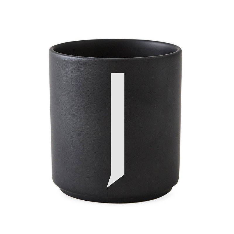 Design Letters - AJ Porzellan Becher | J / schwarz