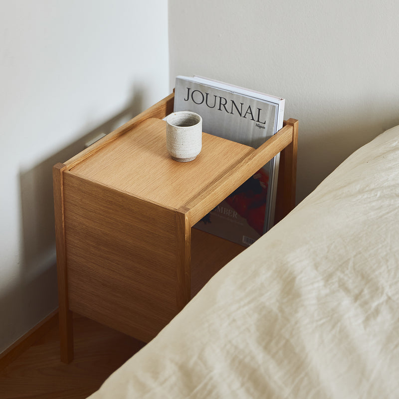 Form &amp; Refine - Journal Beistelltisch