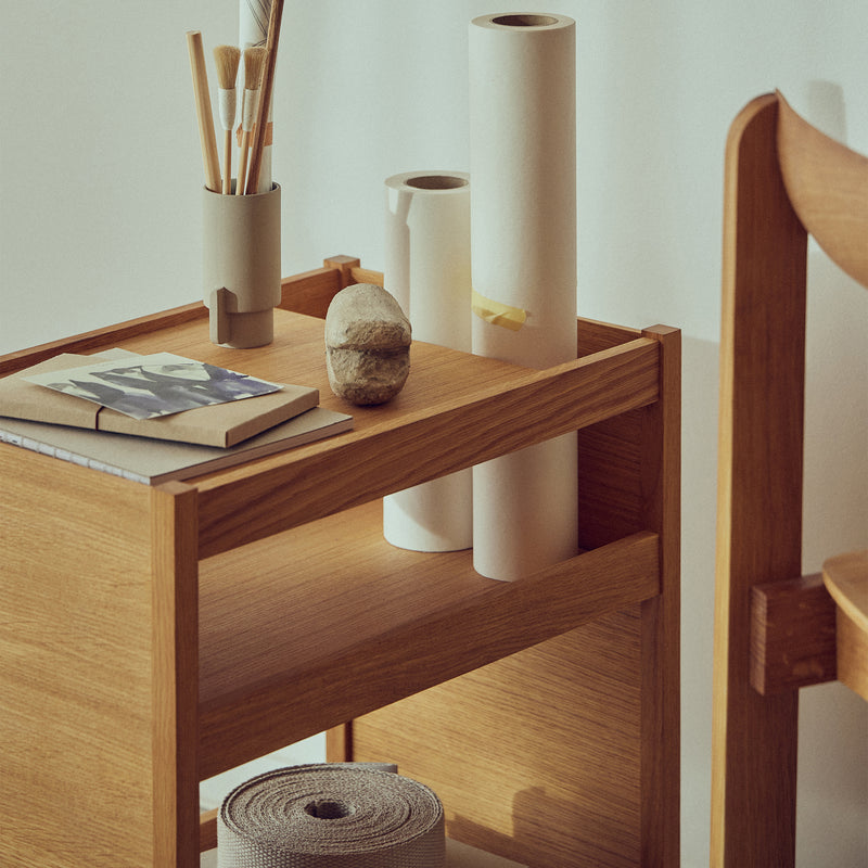 Form &amp; Refine - Journal Beistelltisch