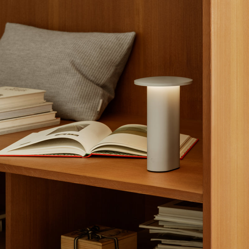 Fritz Hansen - Solae LED-Tischleuchte | warmgrau