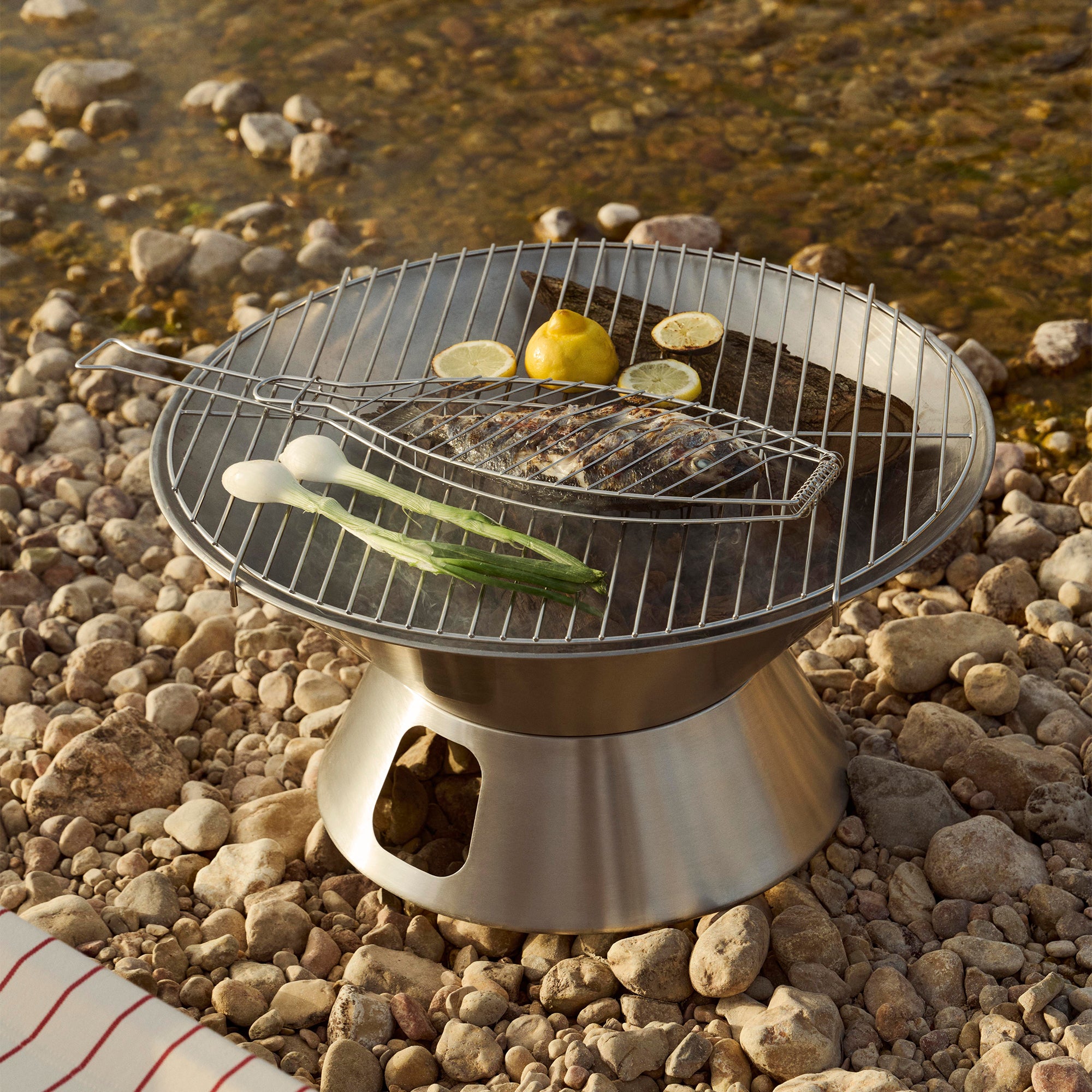 HAY - Outdoor Market Grillaufsatz für Fisch | 