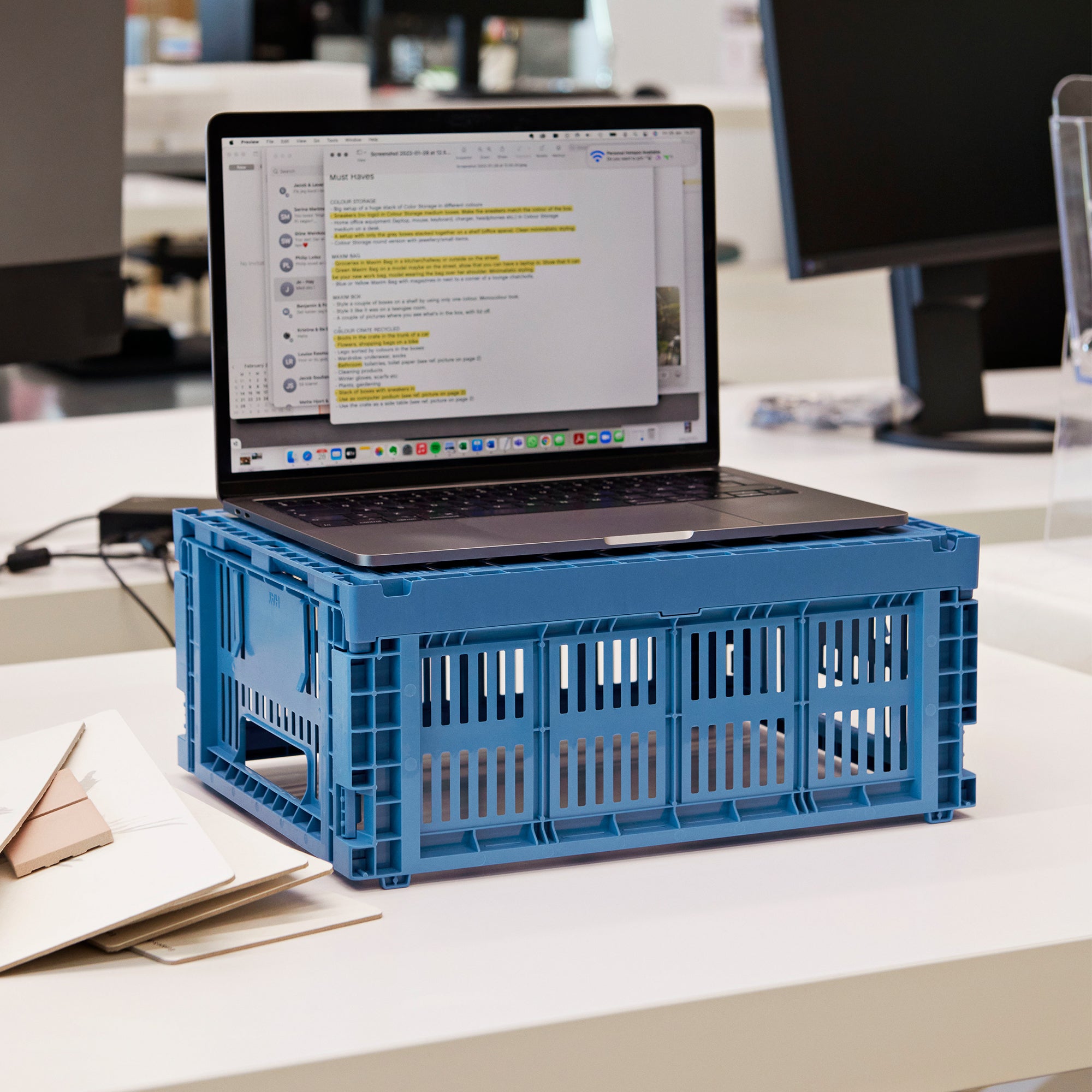 HAY - Colour Crate Korb M | electric blau