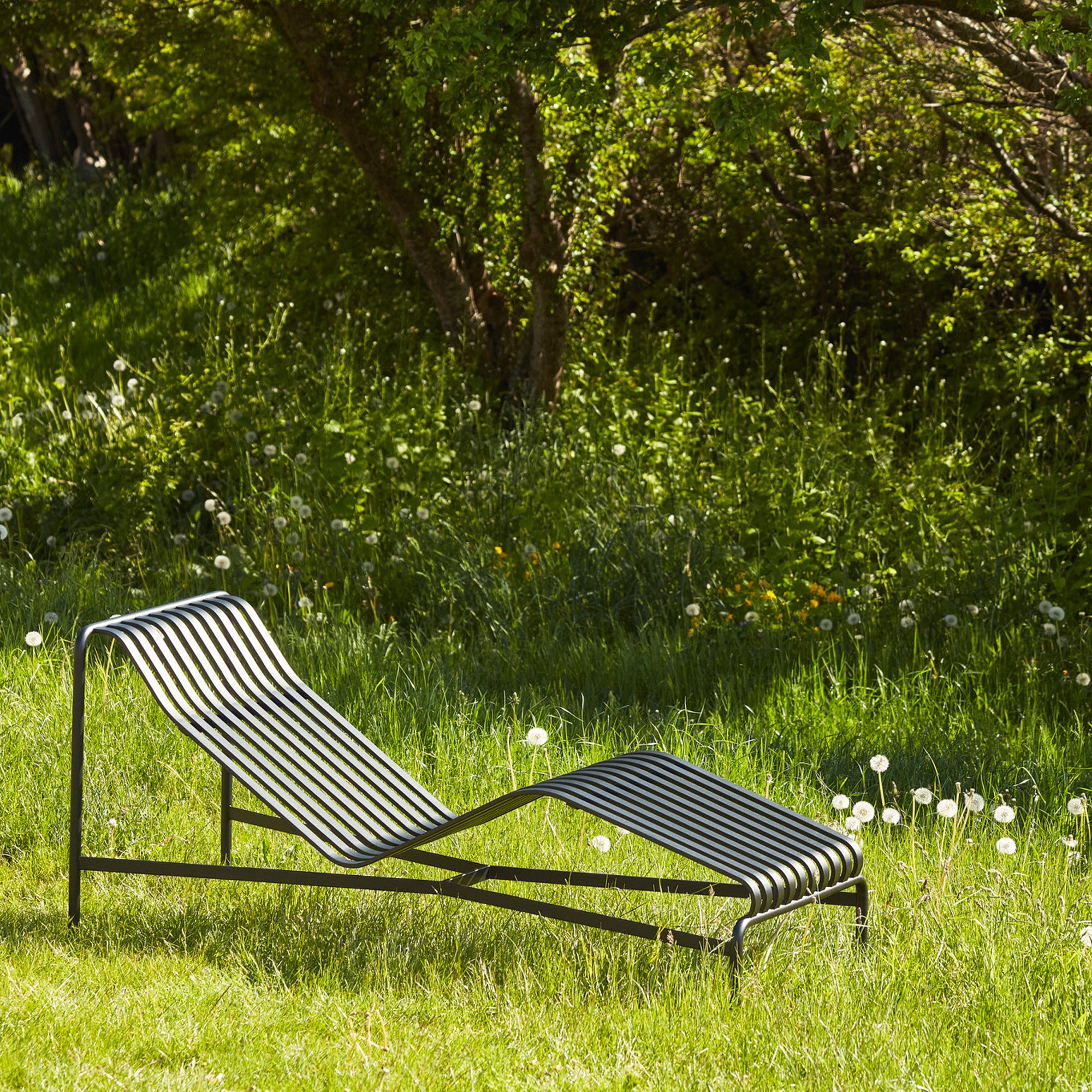 HAY - Palissade Chaise Longue Liegestuhl | anthrazit