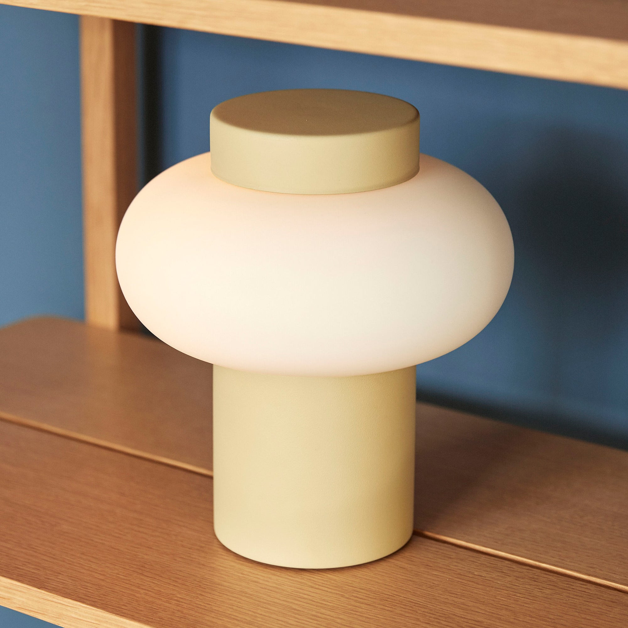 Hübsch Interior - Opalglas Tischleuchte