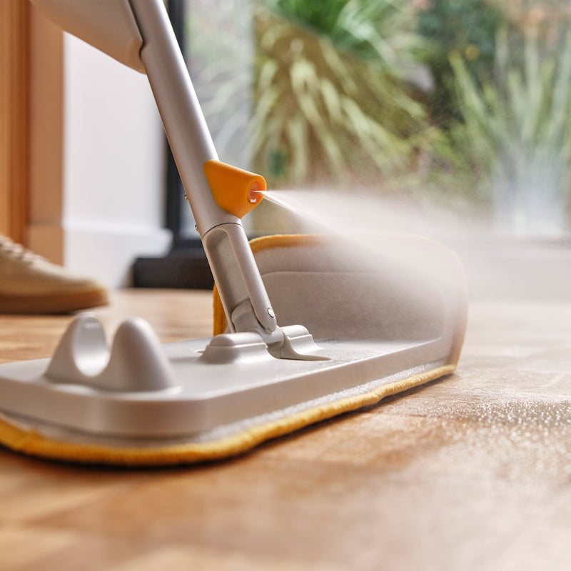 Joseph Joseph - CleanTech Sprühmop mit Scheuerschwamm