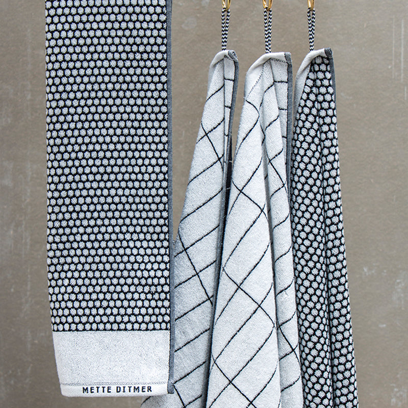 Mette Ditmer - Grid Badetuch