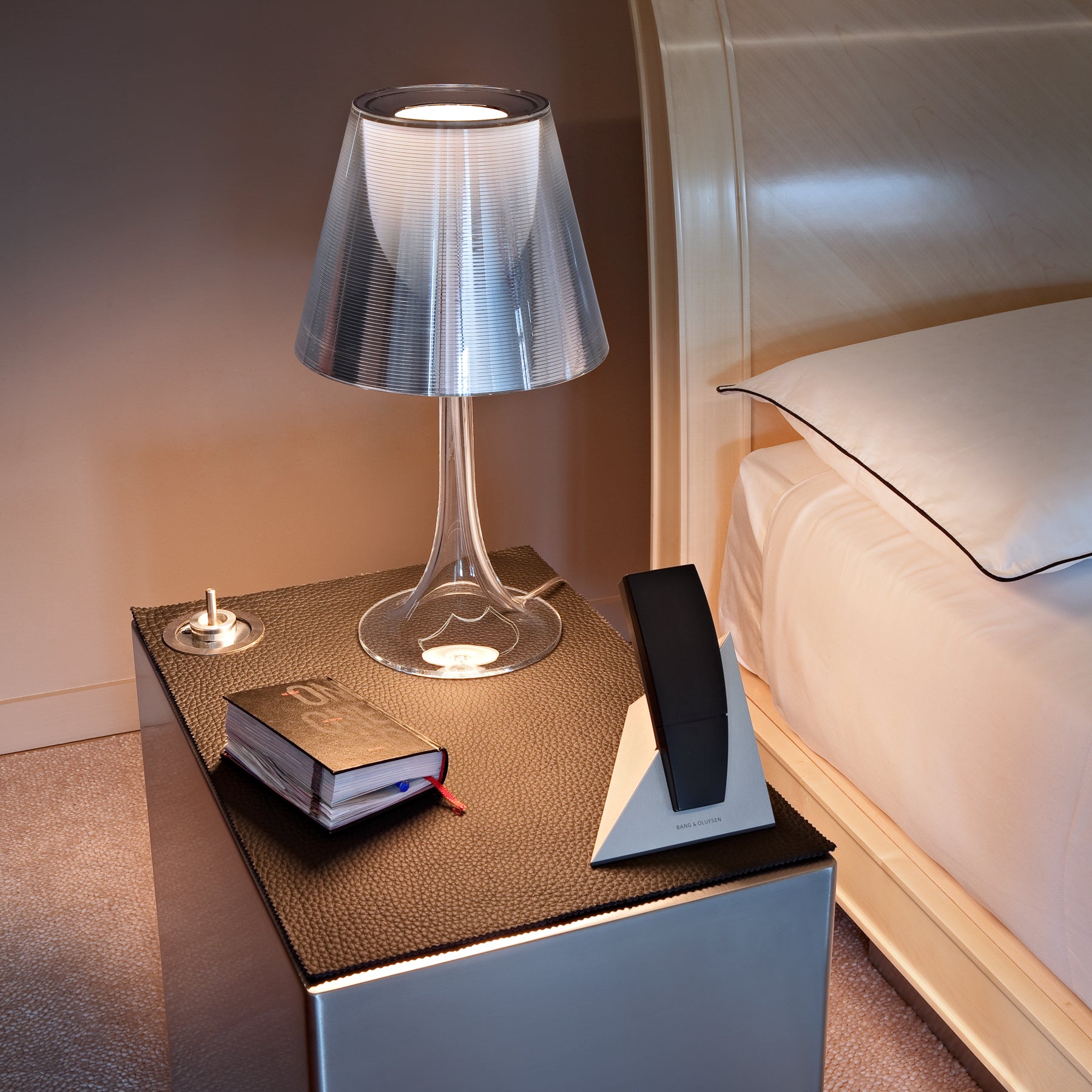 Flos - Miss K Tischleuchte | aluminium silber