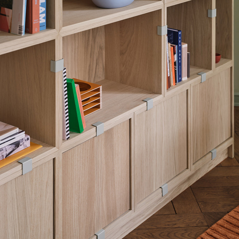 Muuto - Stacked Regalmodul mit Tür
