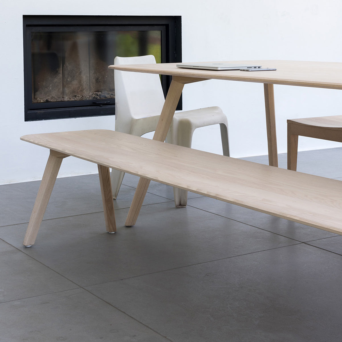 OUT Objekte unserer Tage - Meyer Tisch | Large / Esche gewachst mit Weißpigment / 200 x 92 cm