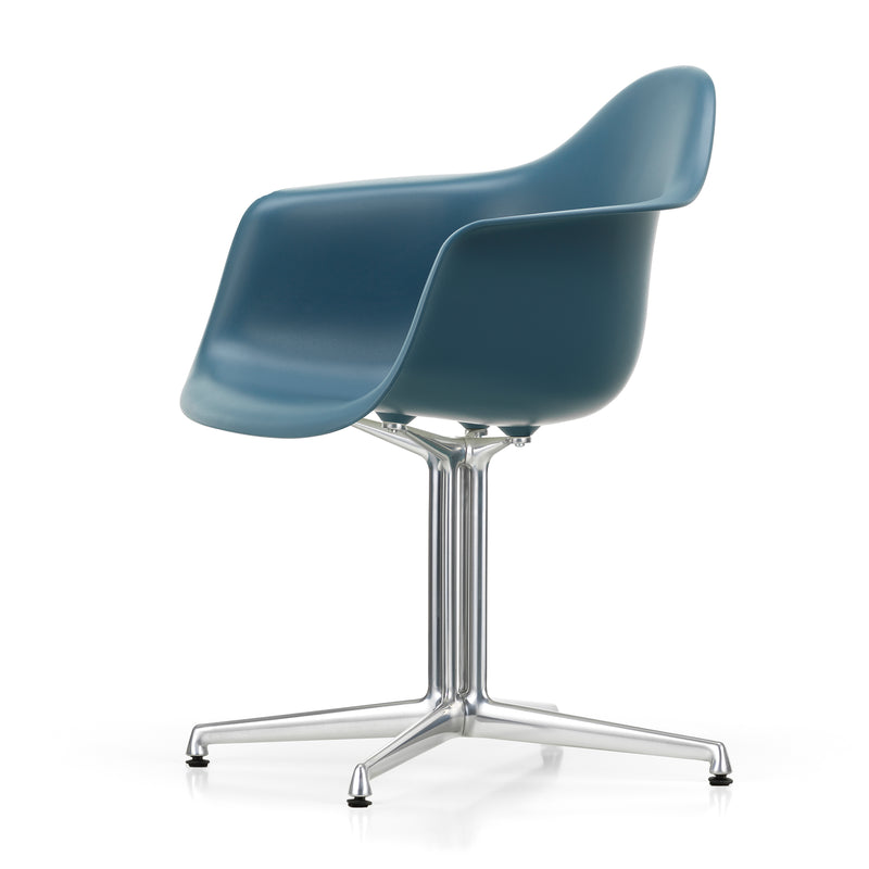 Vitra - Eames Plastic Armchair DAL RE | meerblau RE