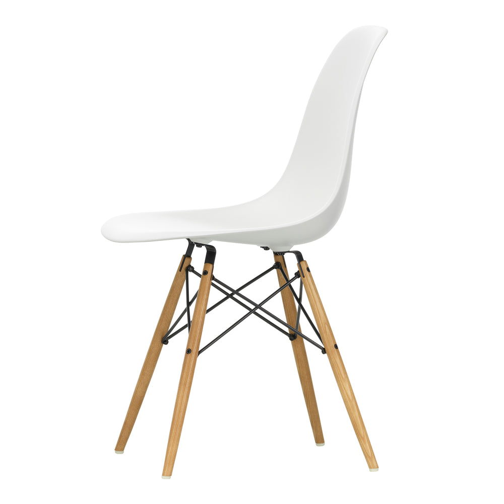 Vitra - Eames Plastic Side Chair DSW RE | weiß RE / Esche honigfarben