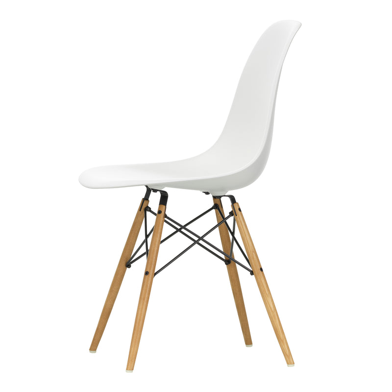 Vitra - Eames Plastic Side Chair DSW RE | weiß RE / Esche honigfarben