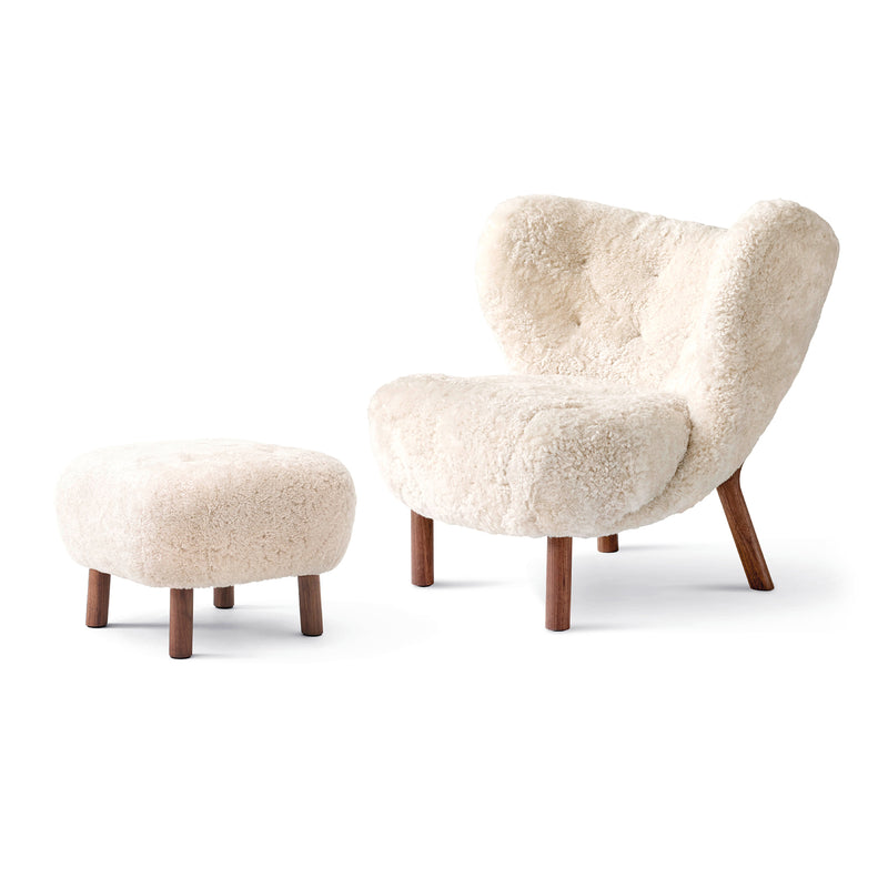 &amp;Tradition - Little Petra Lounge Chair | Schaffell Moonlight / Incl. Pouf ATD1 / Walnuss