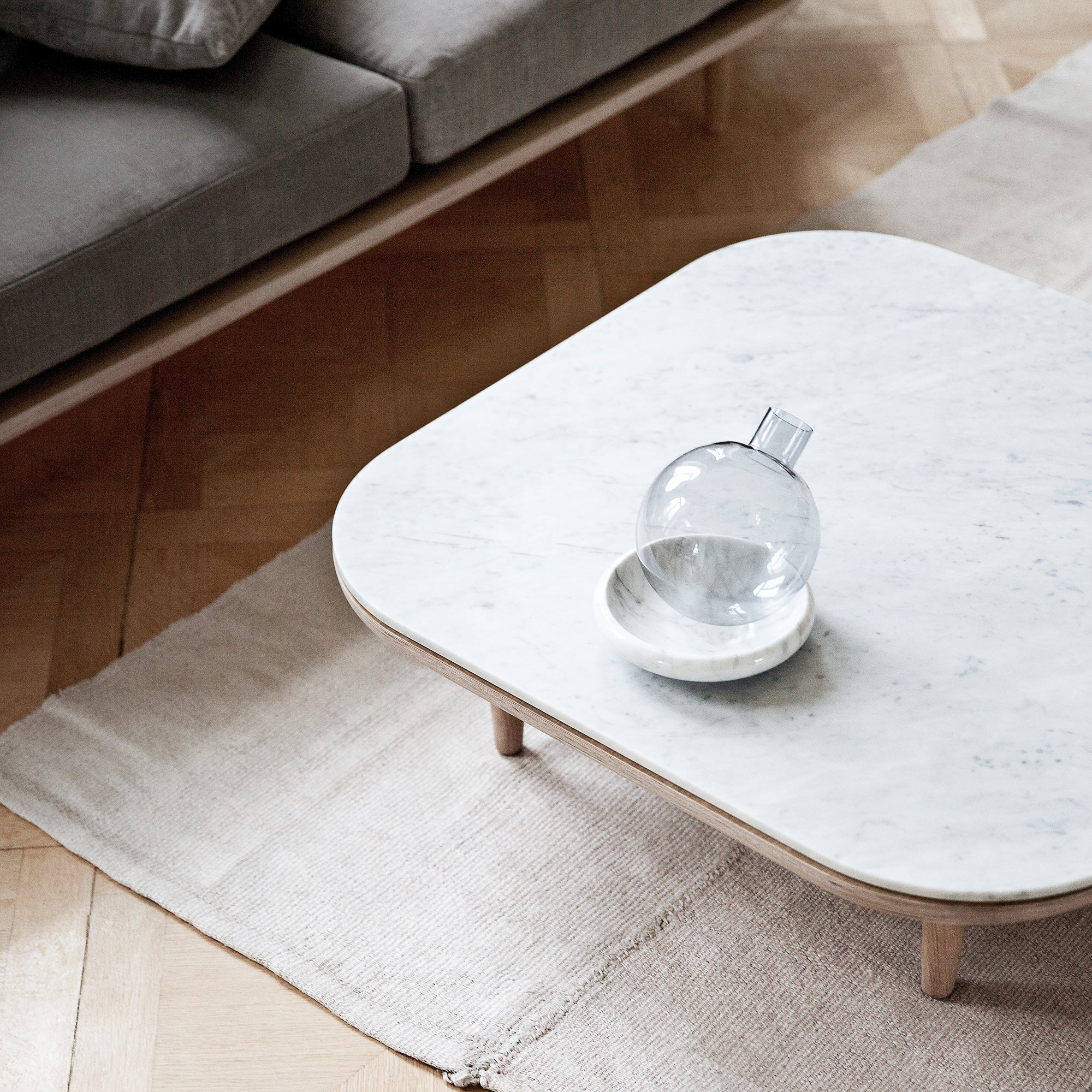 &amp;Tradition - Fly Couchtisch | 80 x 80 cm / Marmor Bianco Carrera